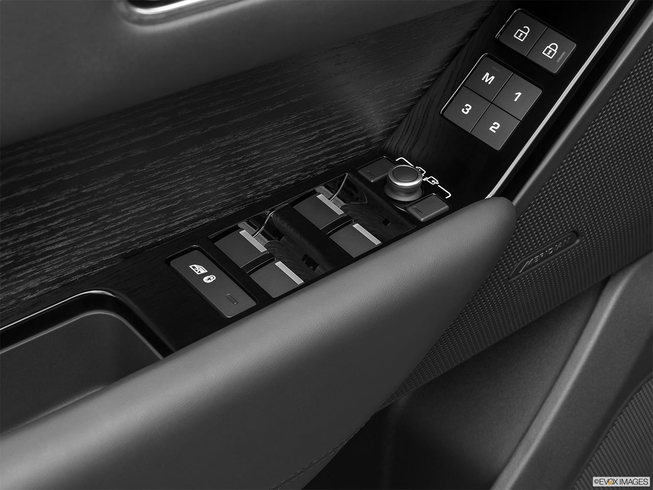 2024 Land Rover Range Rover Velar photo