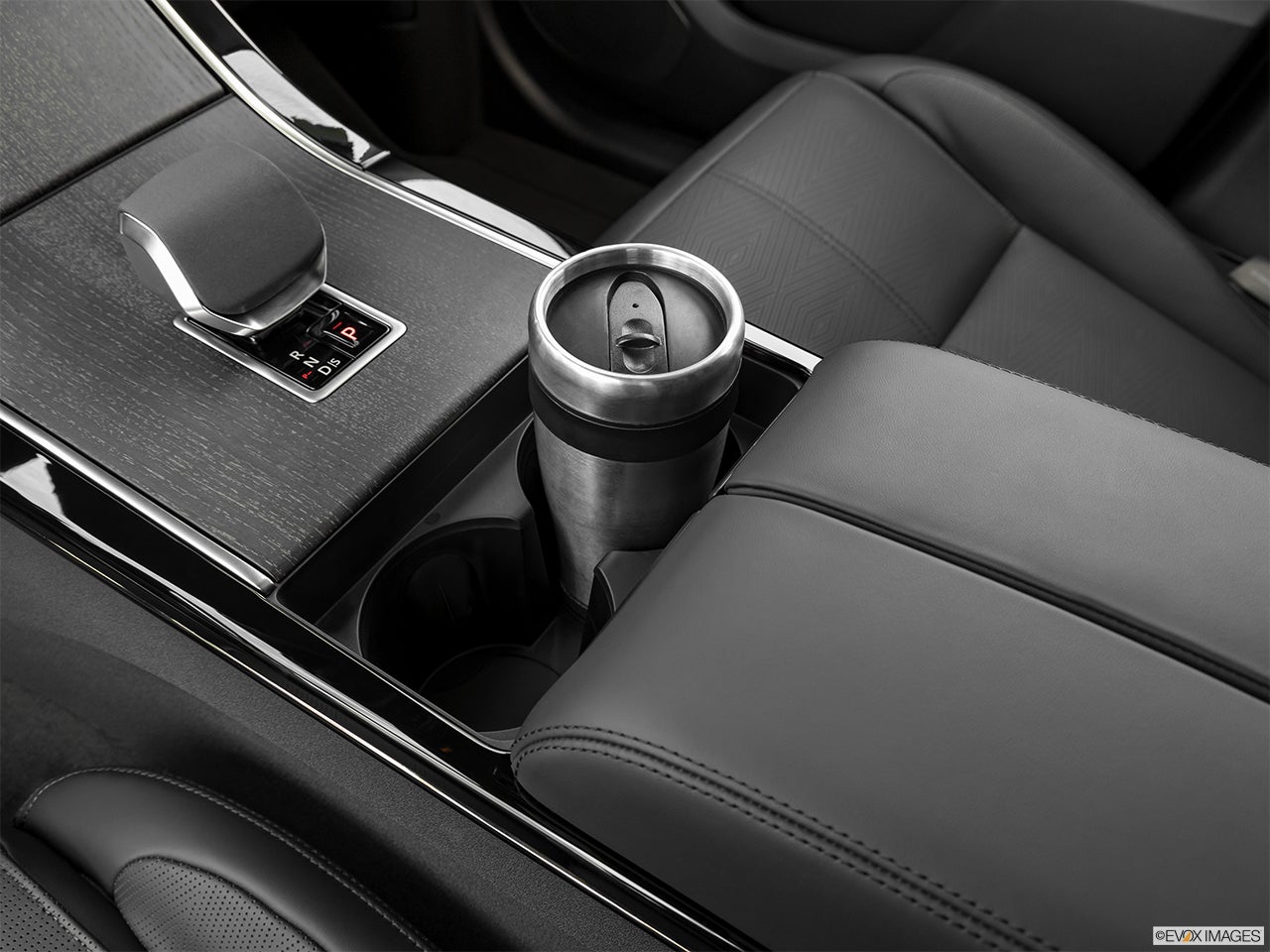 2024 Land Rover Range Rover Velar photo