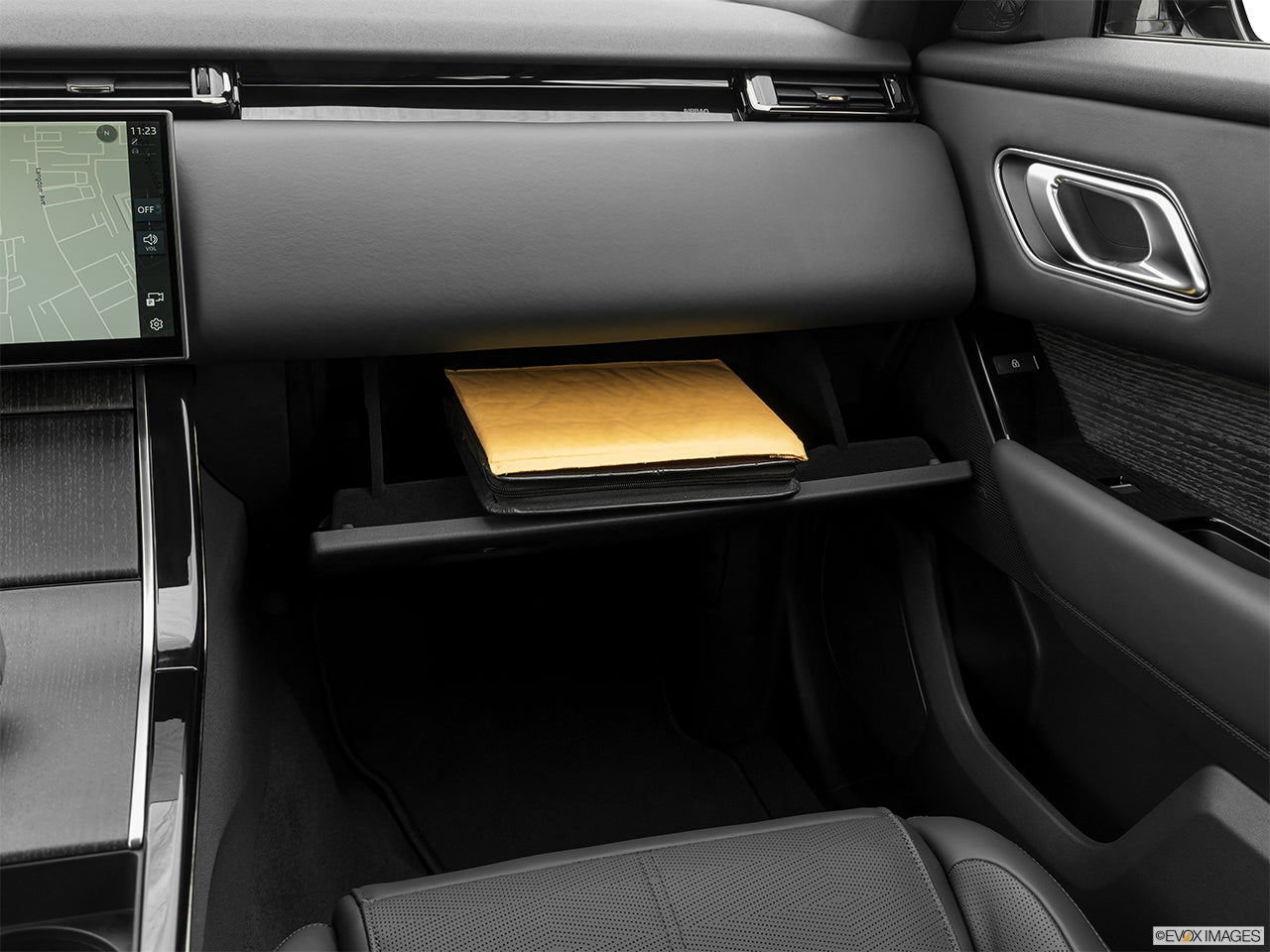 2024 Land Rover Range Rover Velar photo