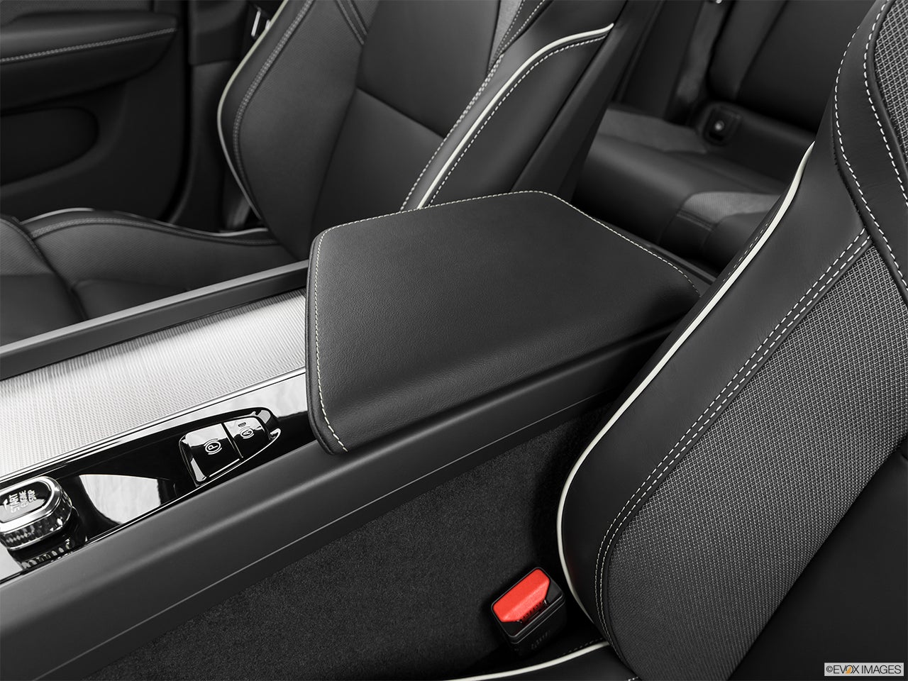 2024 Volvo S60 photo