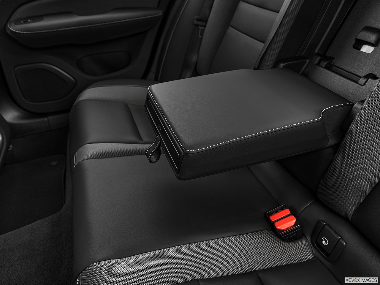 2024 Volvo S60 photo