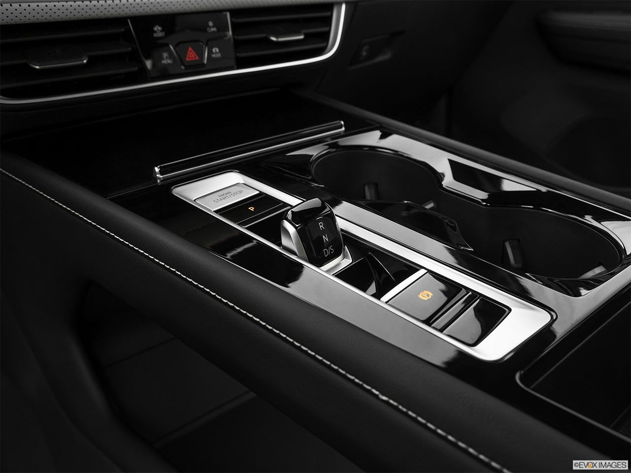 2024 Volkswagen Atlas Cross Sport photo