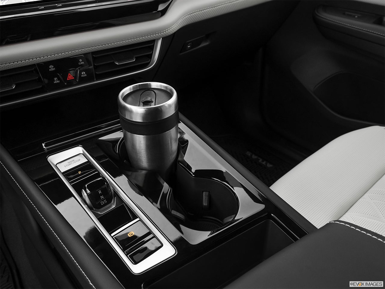 2024 Volkswagen Atlas Cross Sport photo