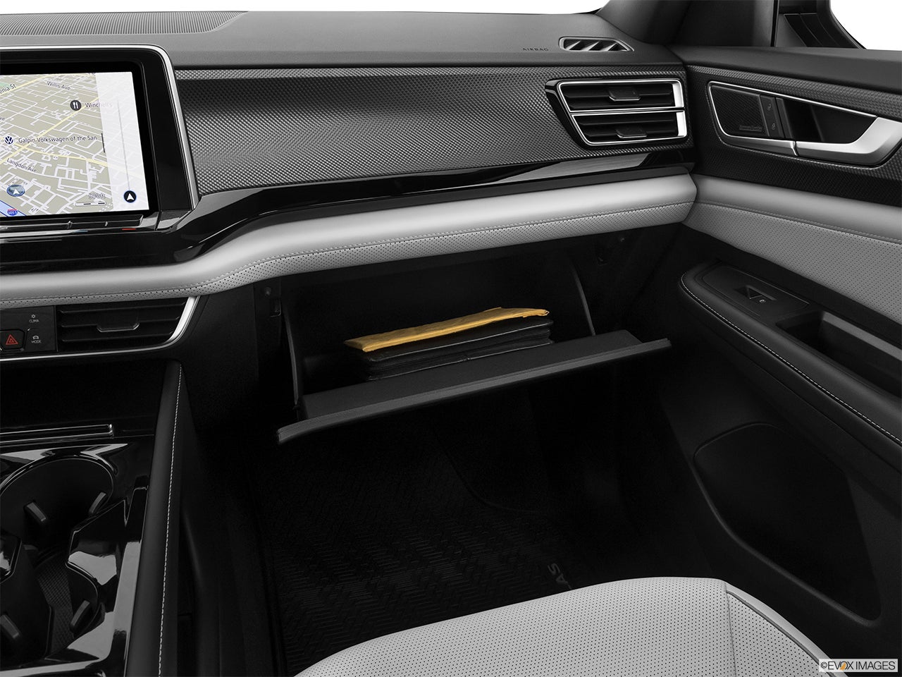 2024 Volkswagen Atlas Cross Sport photo