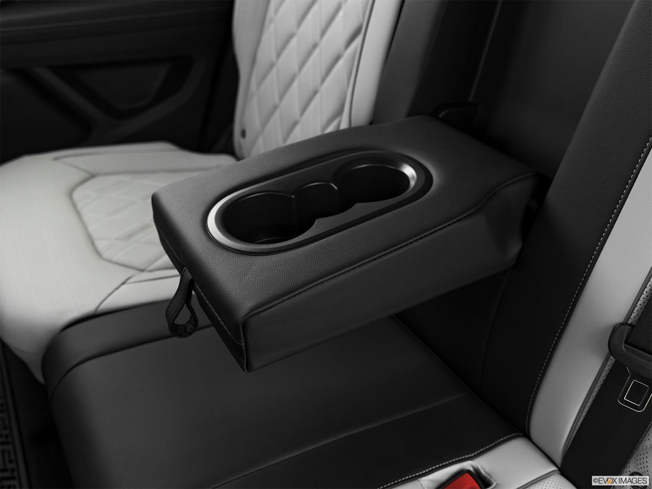 2024 Volkswagen Atlas Cross Sport photo