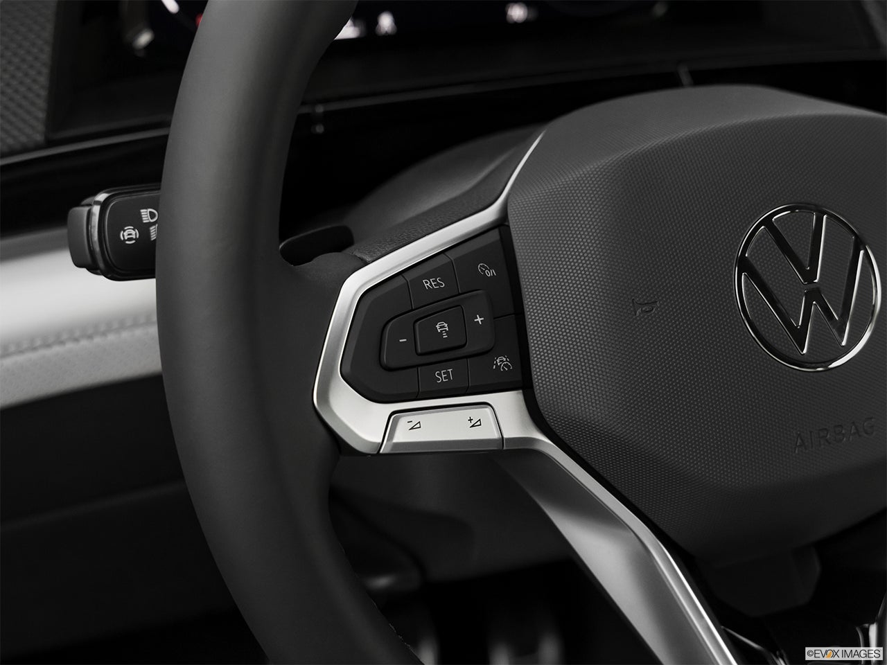 2024 Volkswagen Atlas Cross Sport photo