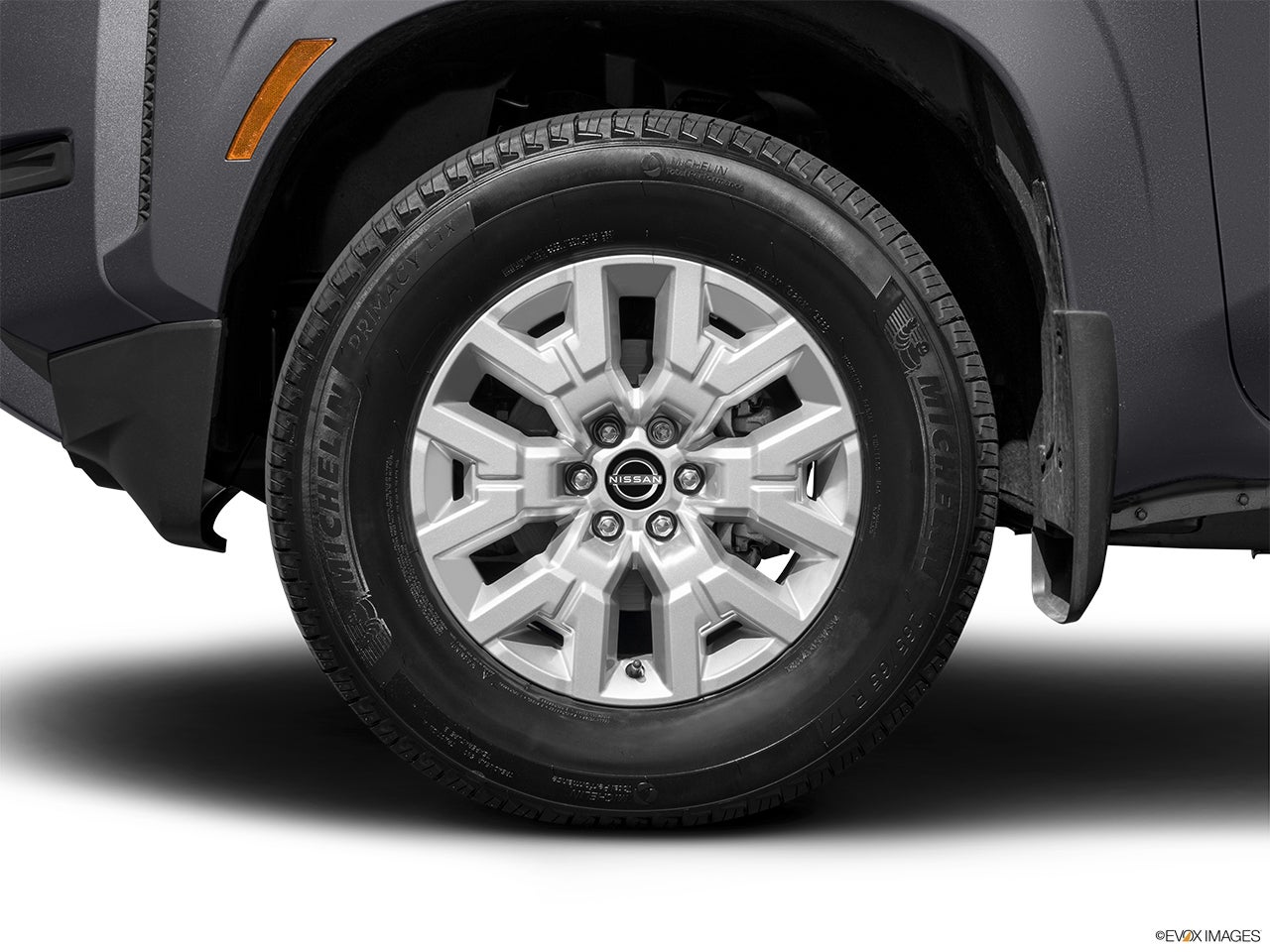 2024 Nissan Frontier photo