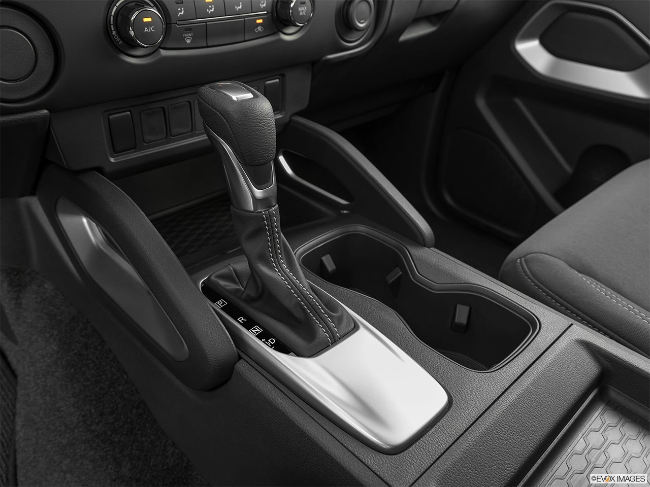 2024 Nissan Frontier photo
