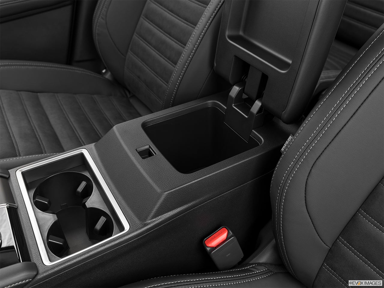 2024 Mitsubishi Outlander PHEV photo