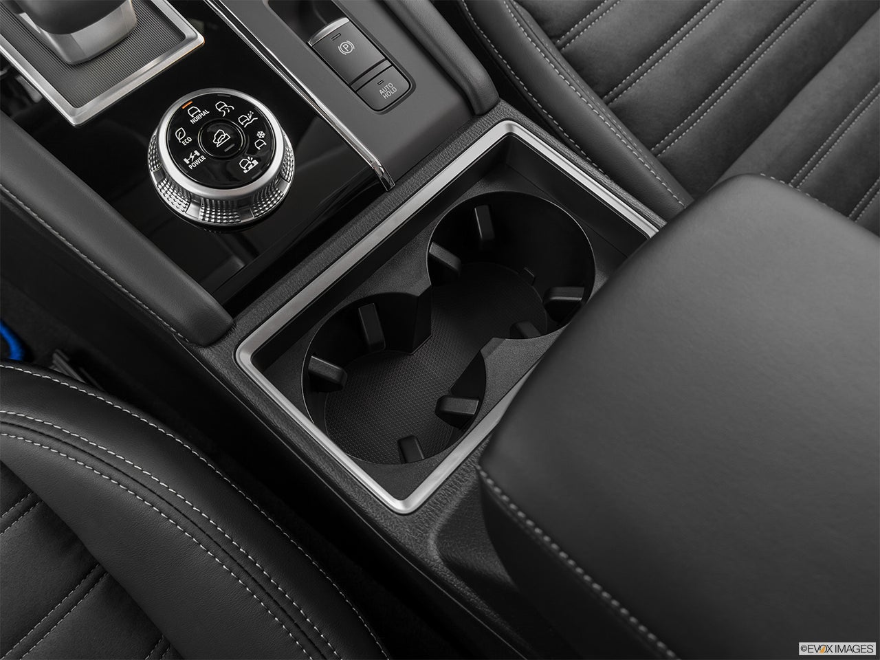 2024 Mitsubishi Outlander PHEV photo