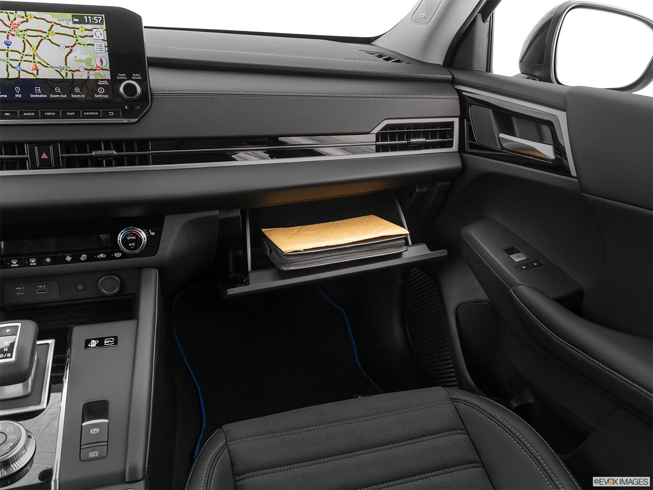 2024 Mitsubishi Outlander PHEV photo