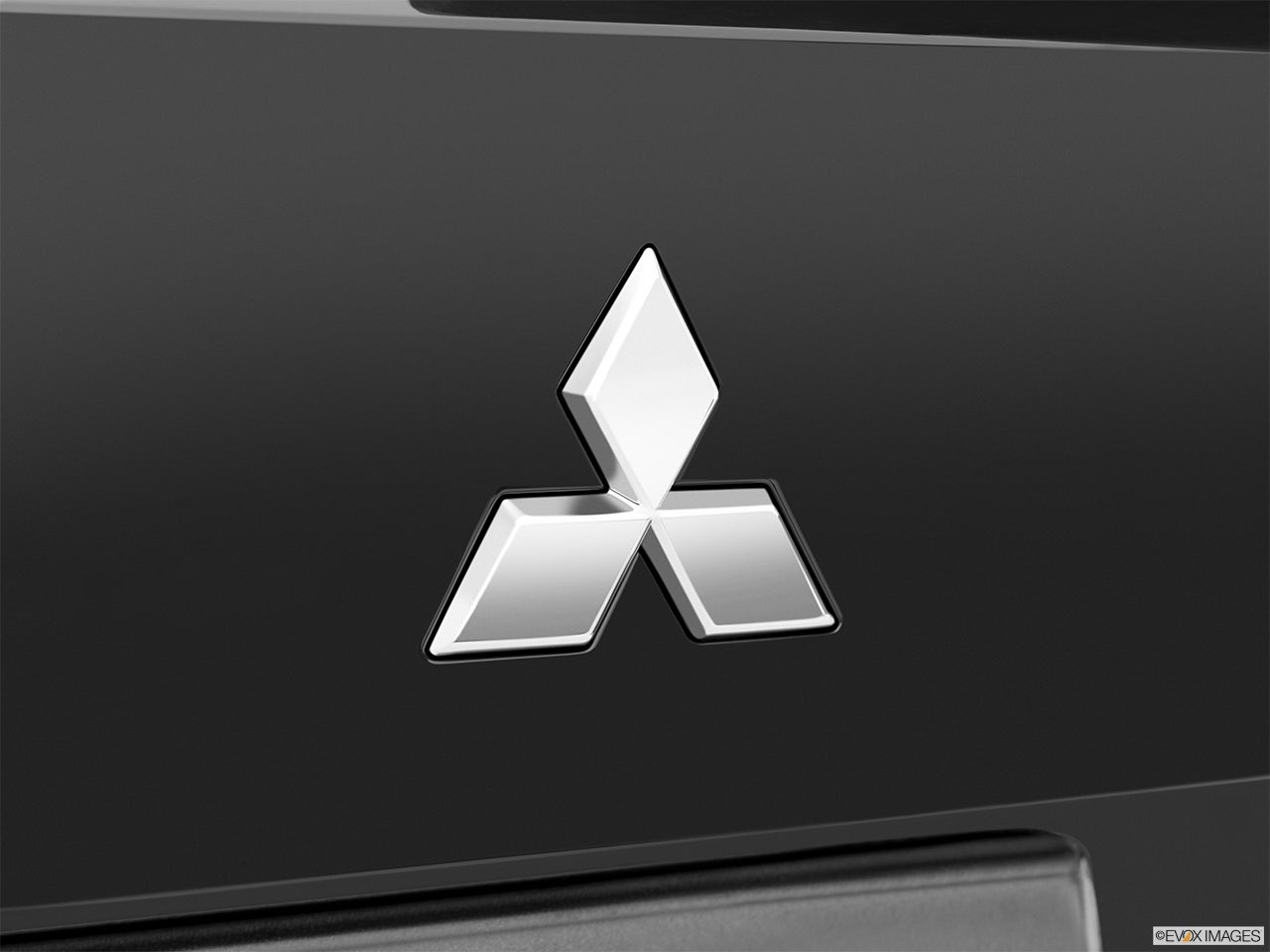 2024 Mitsubishi Outlander PHEV photo