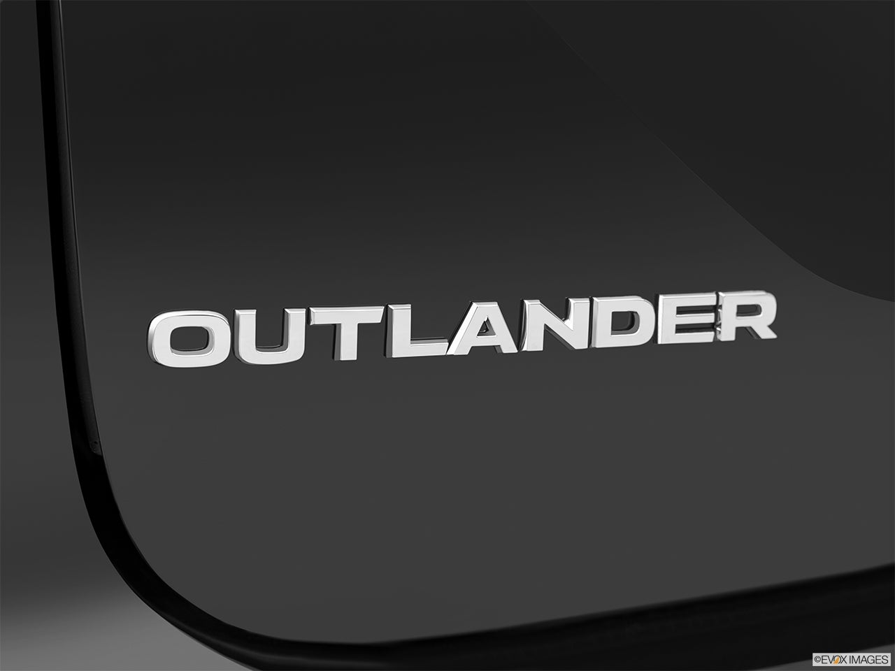 2024 Mitsubishi Outlander PHEV photo