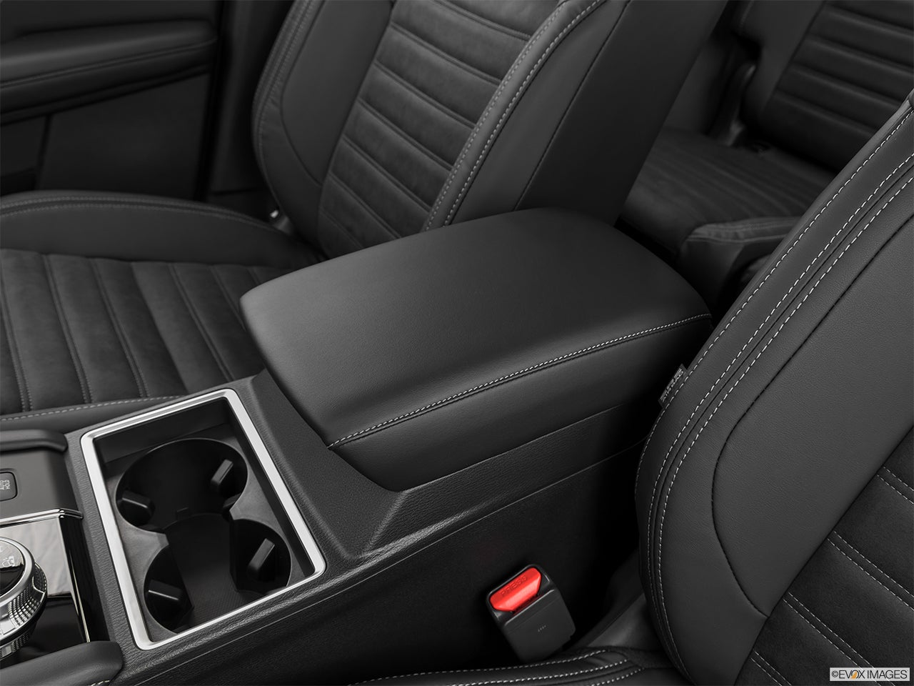 2024 Mitsubishi Outlander PHEV photo