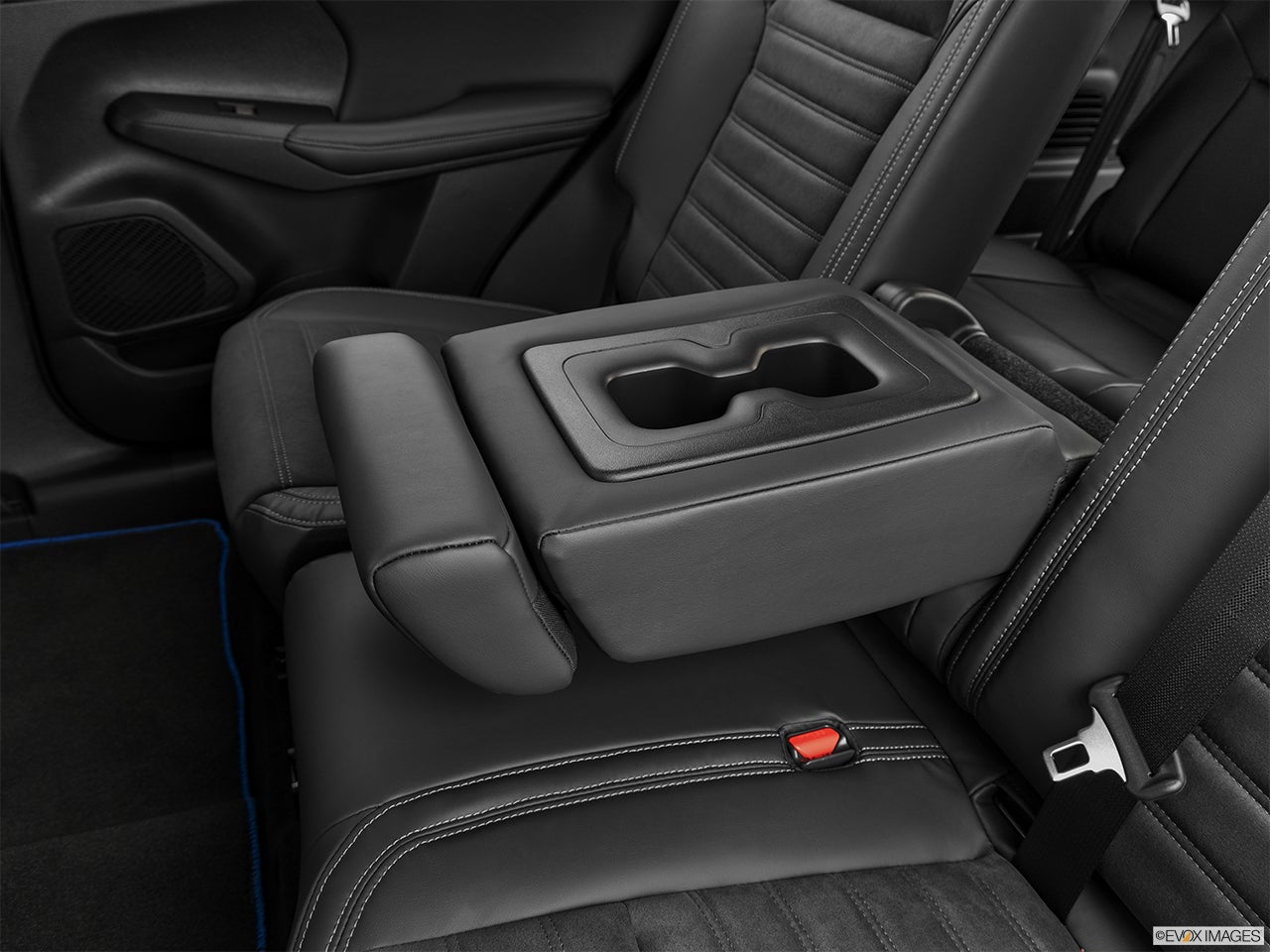 2024 Mitsubishi Outlander PHEV photo