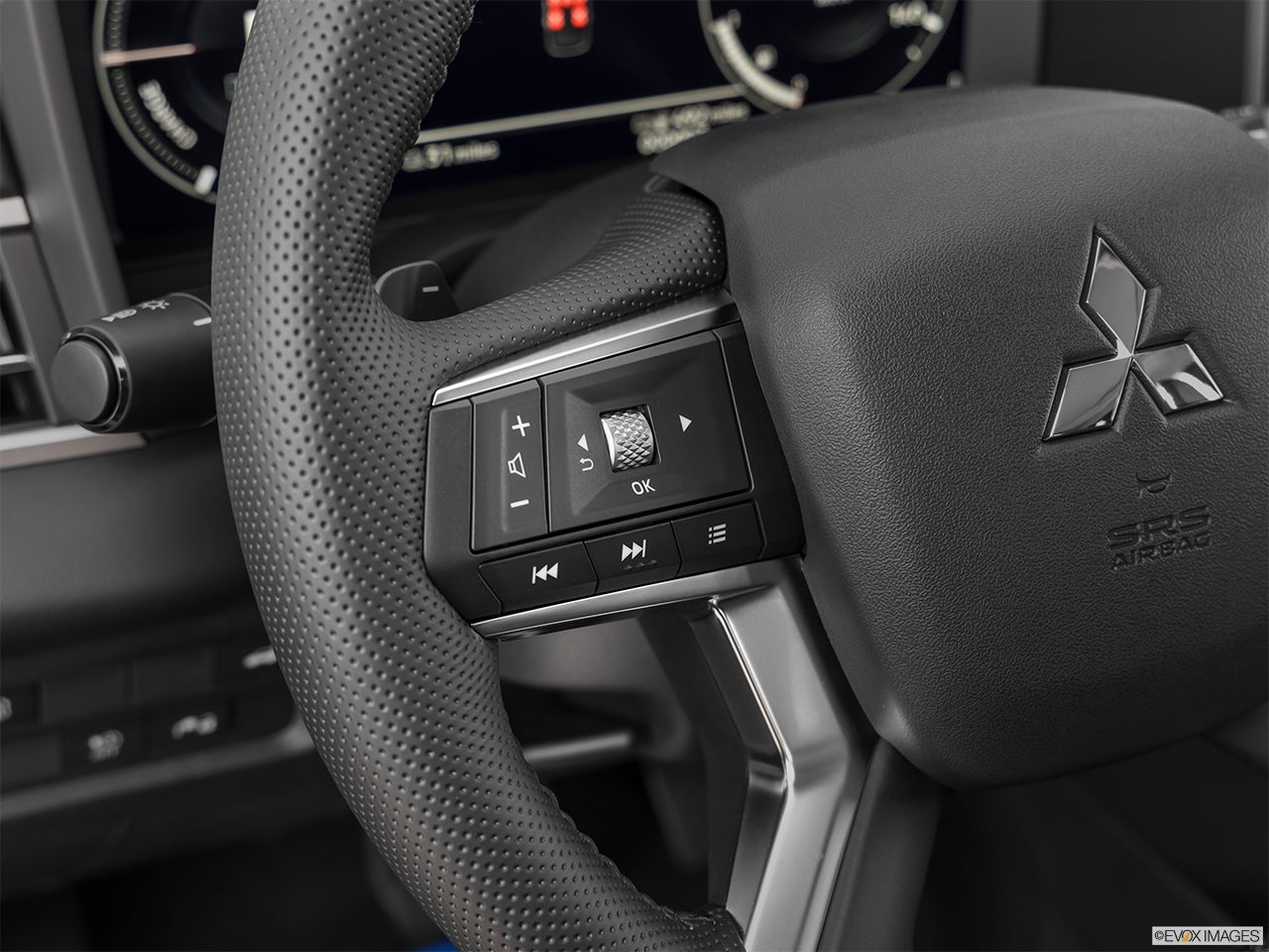 2024 Mitsubishi Outlander PHEV photo