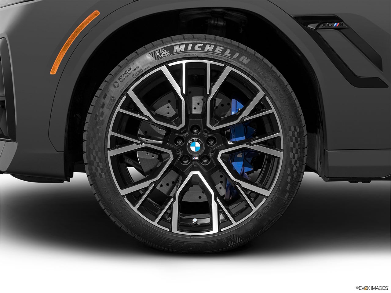 2025 BMW X6 M photo