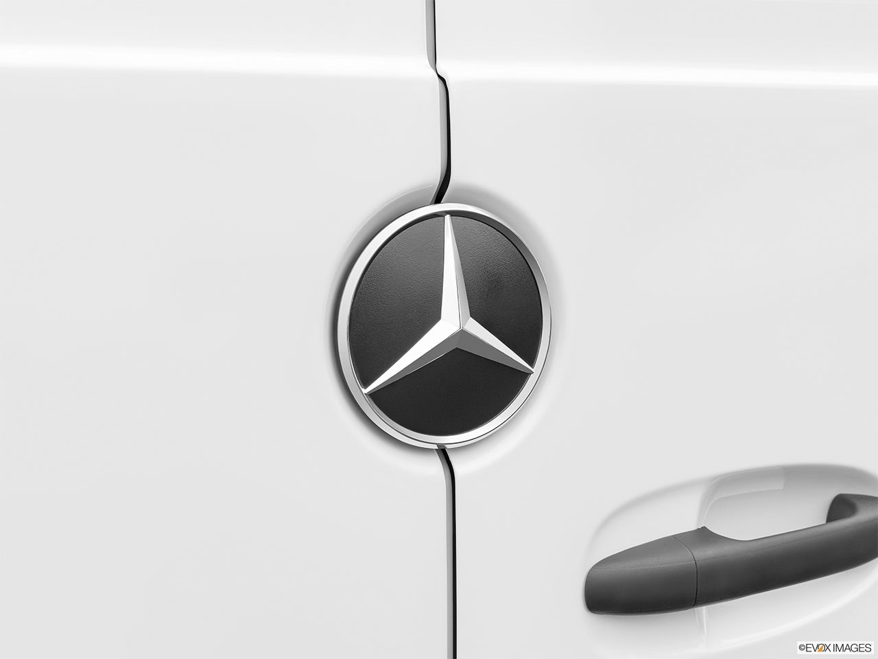 2024 Mercedes-Benz Sprinter photo