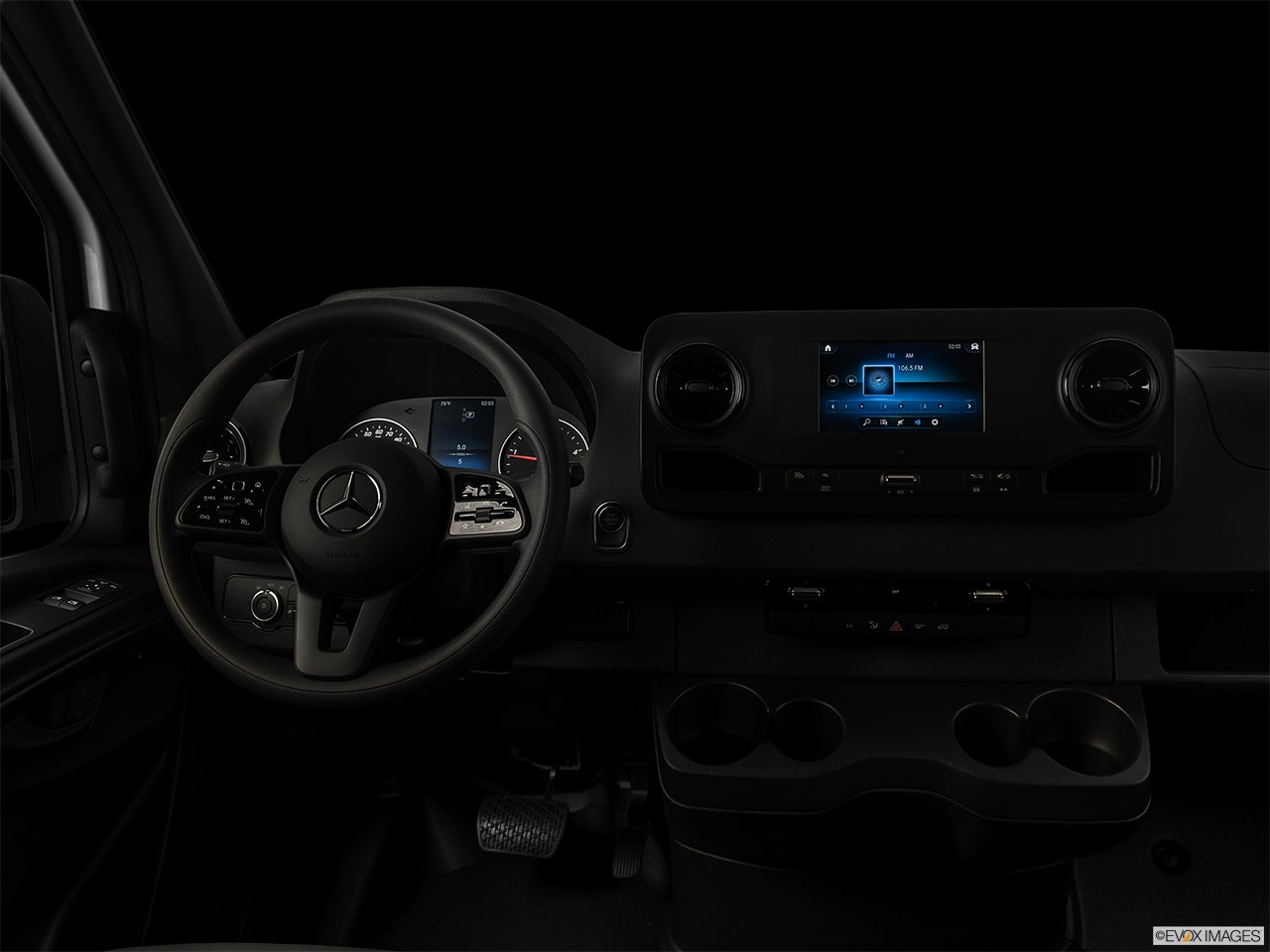 2024 Mercedes-Benz Sprinter photo