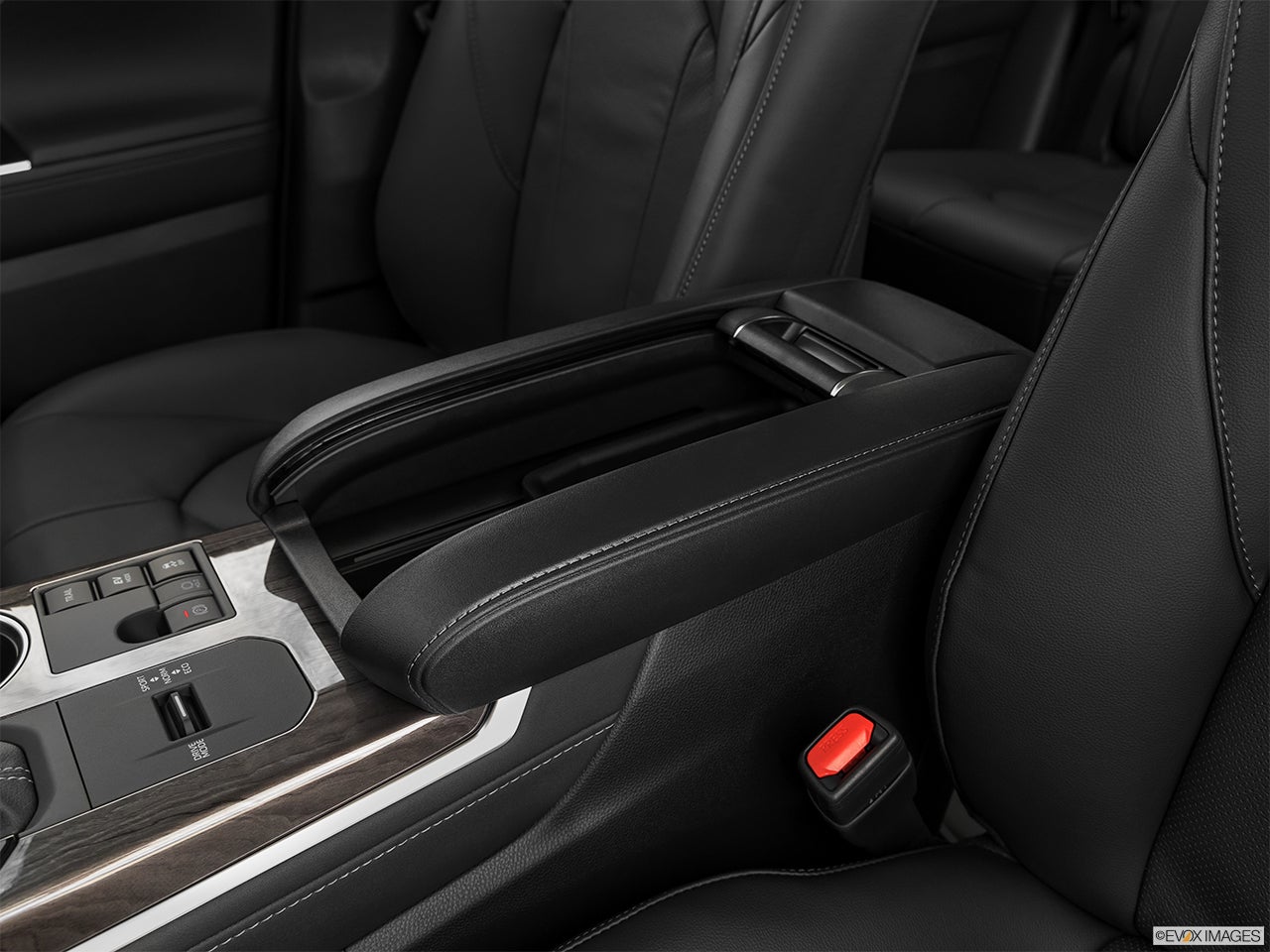 2024 Toyota Highlander Hybrid photo