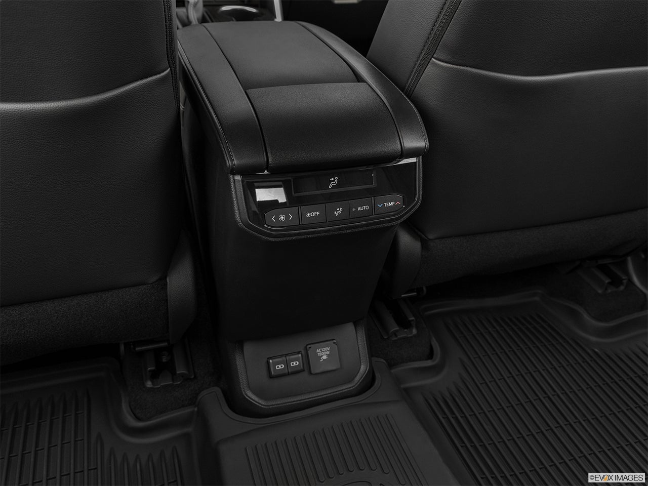 2024 Toyota Highlander Hybrid photo