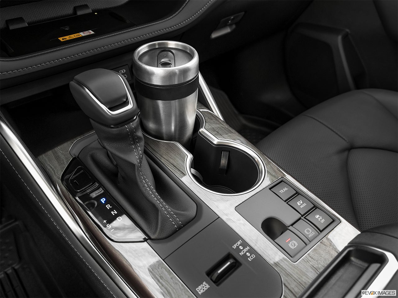 2024 Toyota Highlander Hybrid photo