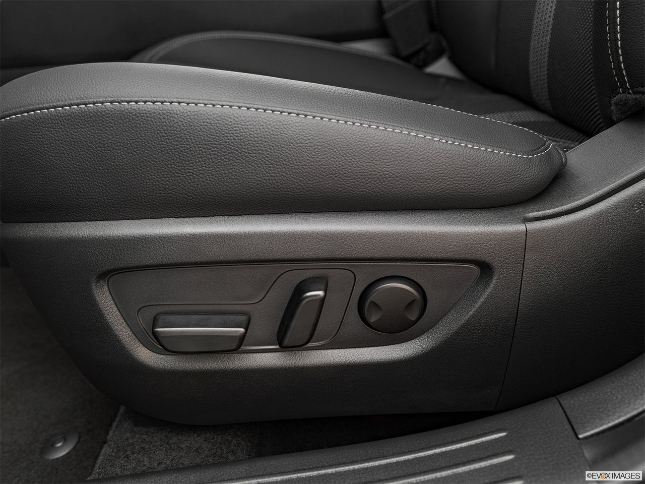2025 Mazda CX-50 photo