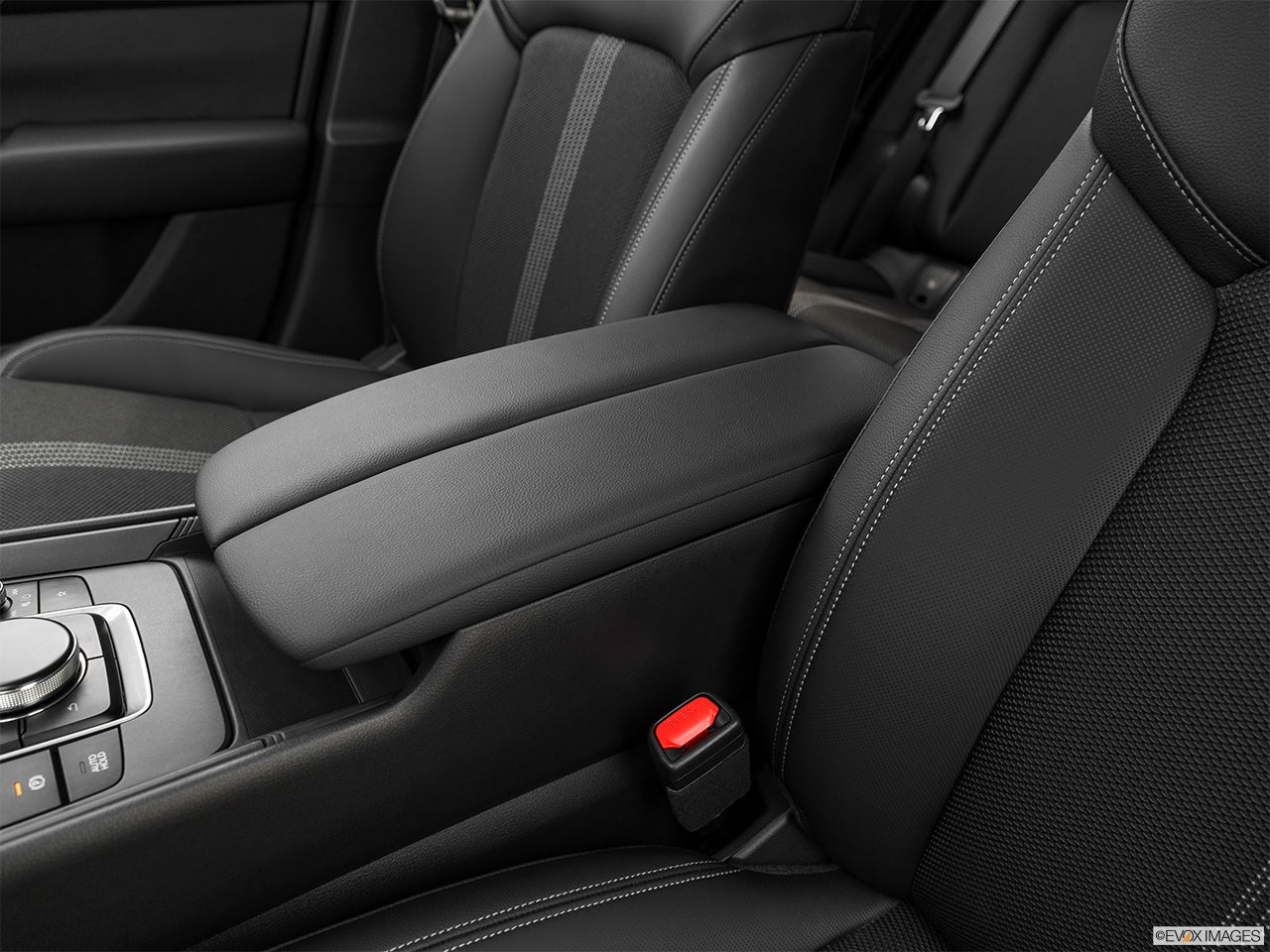 2025 Mazda CX-50 photo