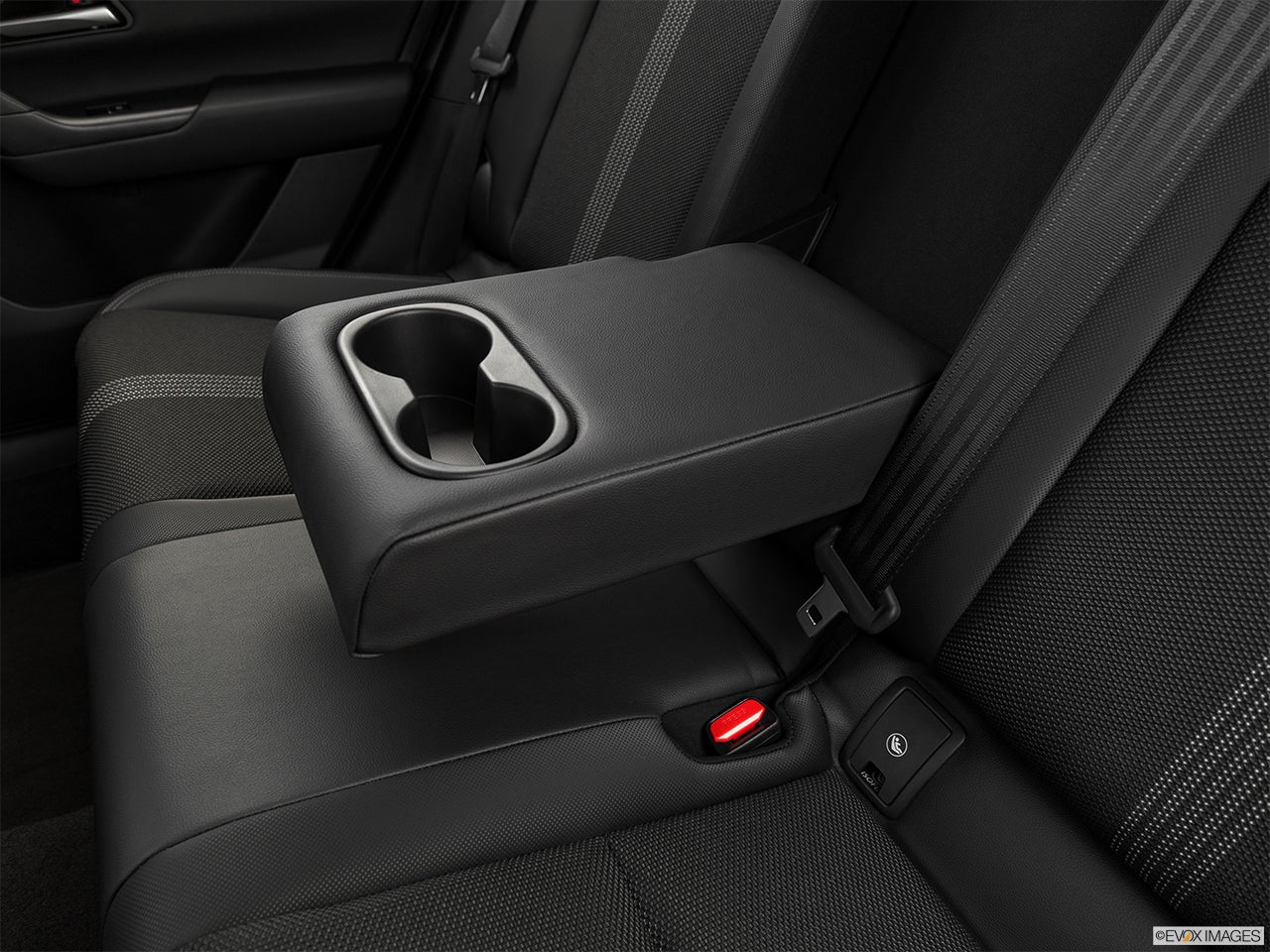 2025 Mazda CX-50 photo
