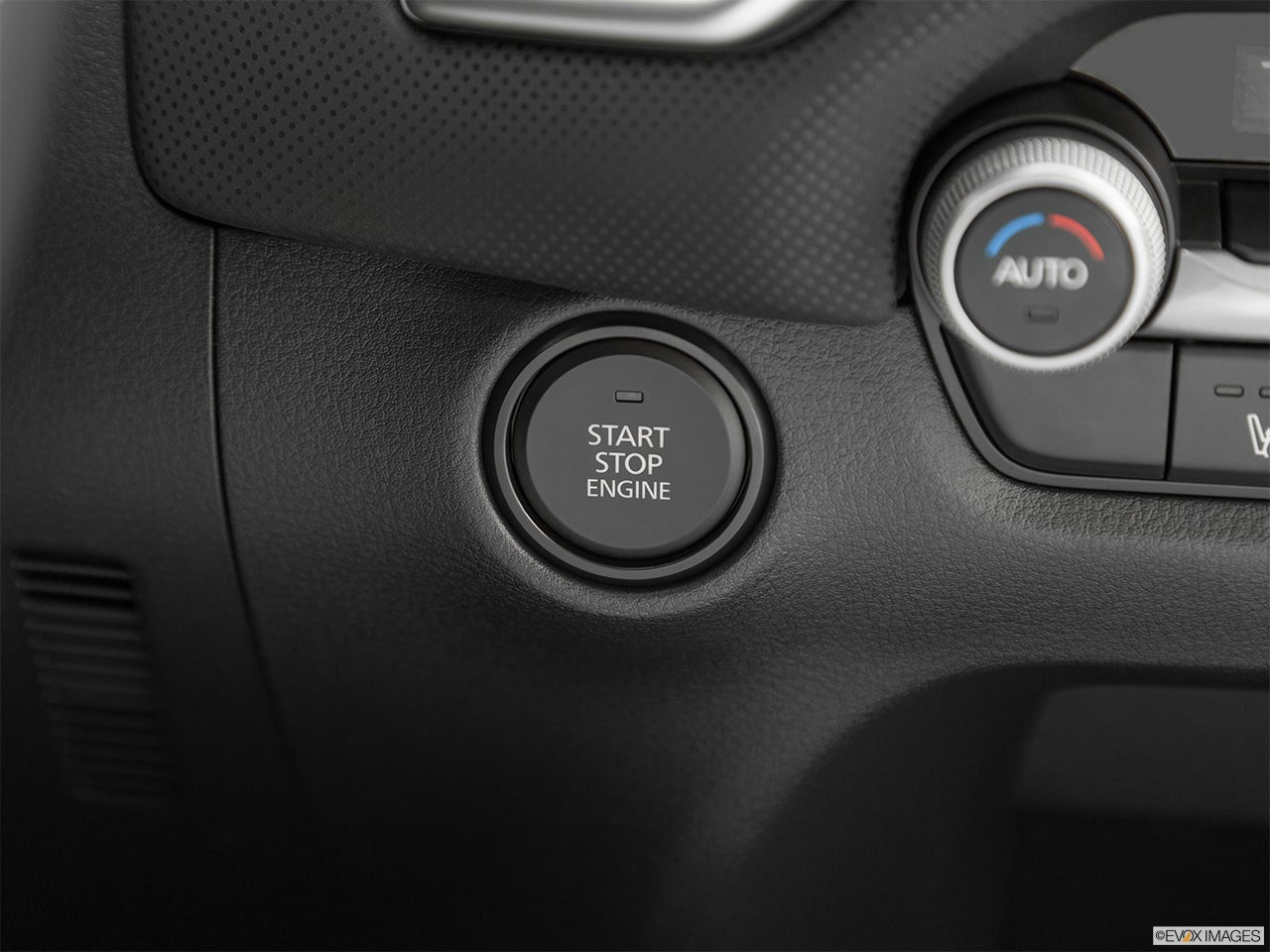2025 Mazda CX-50 photo