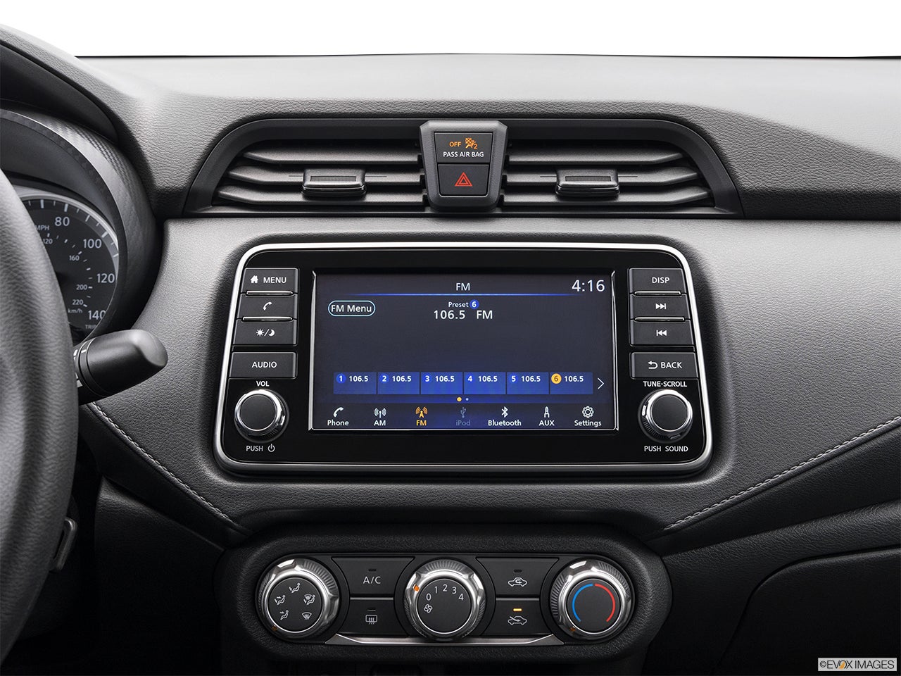 2025 Nissan Versa photo