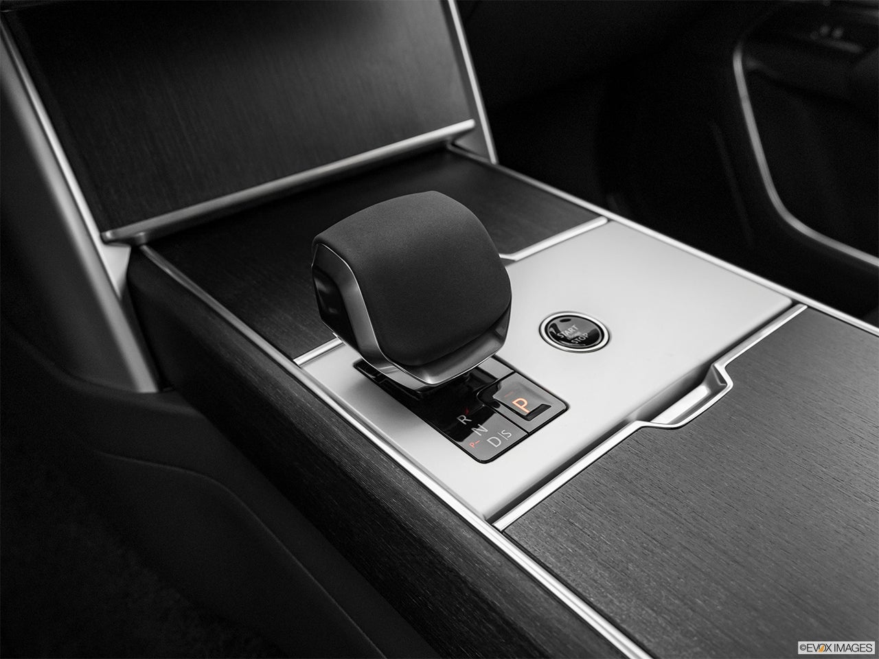 2025 Land Rover Range Rover photo