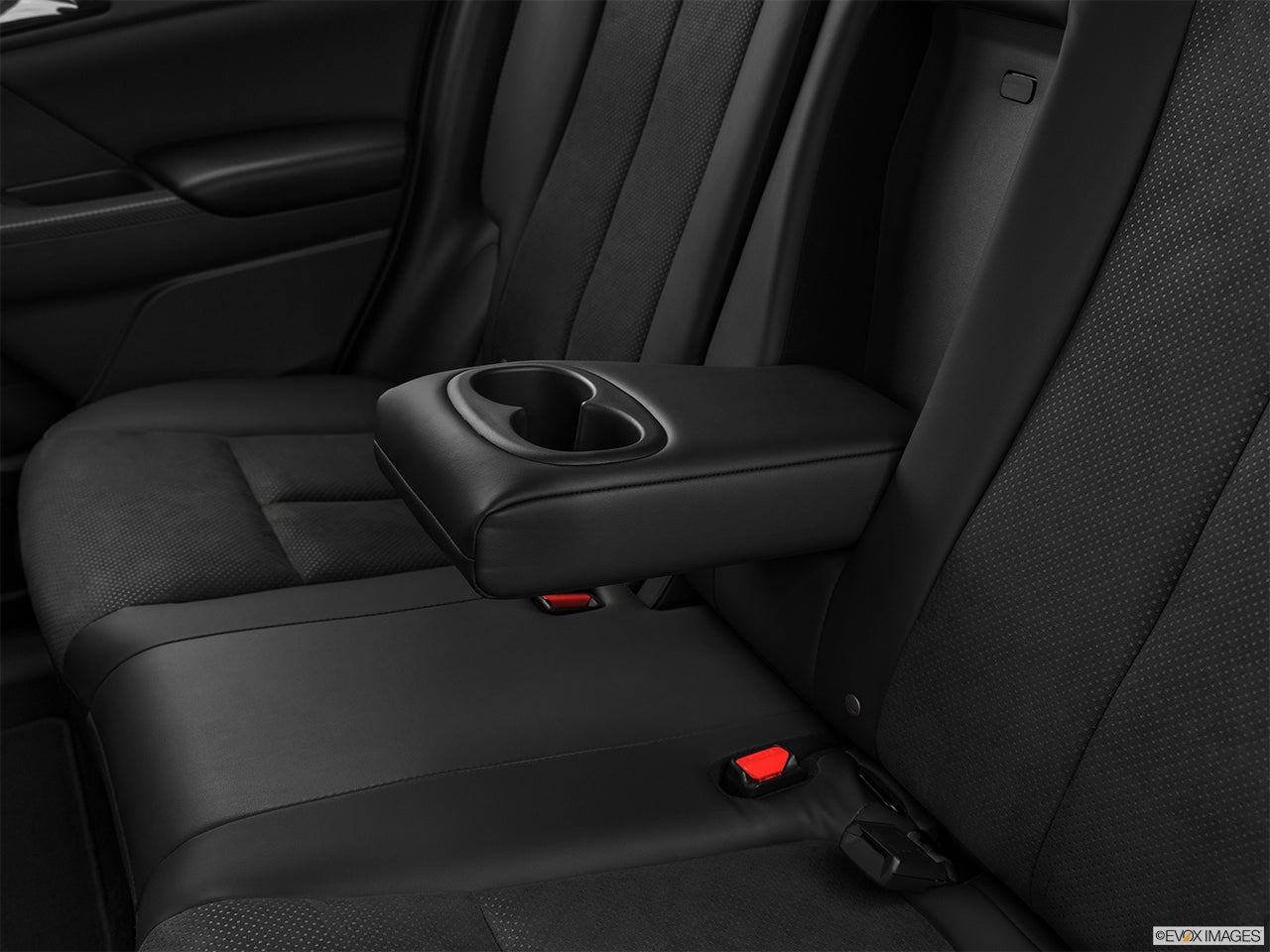 2024 Mitsubishi Eclipse Cross photo