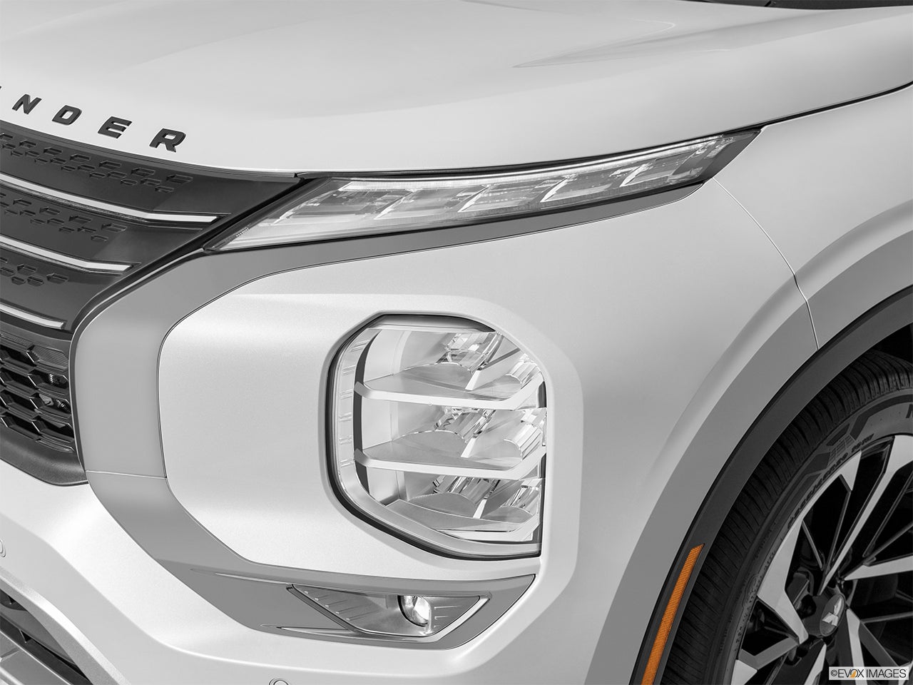 2025 Mitsubishi Outlander photo