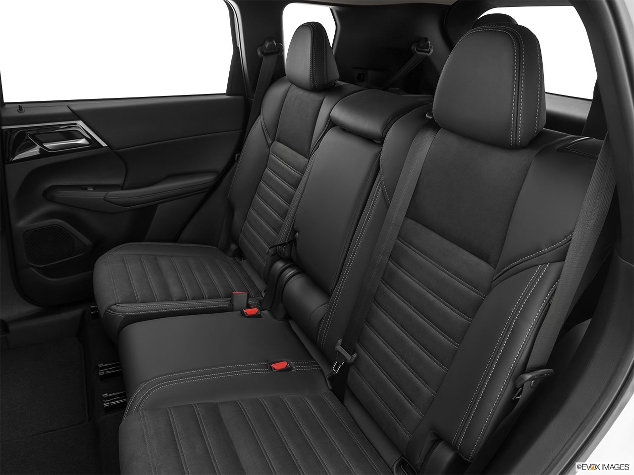 2025 Mitsubishi Outlander photo