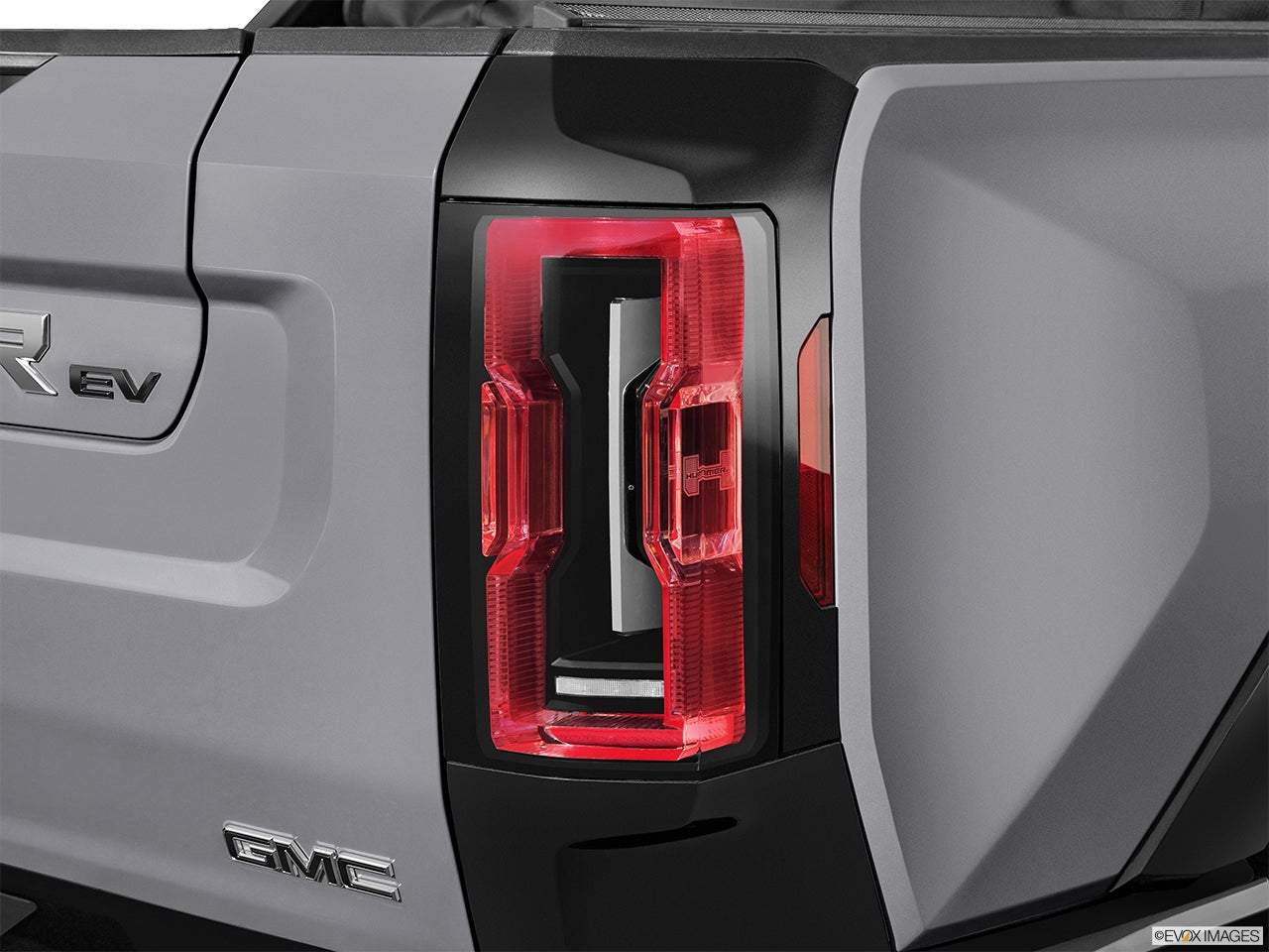 2025 GMC HUMMER EV photo