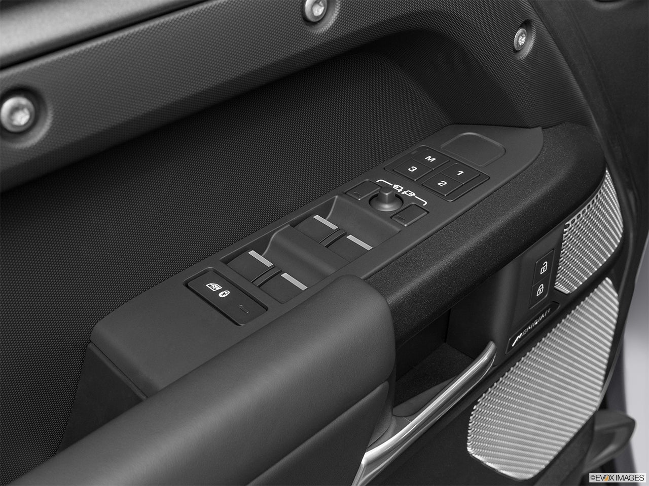 2024 Land Rover Defender photo
