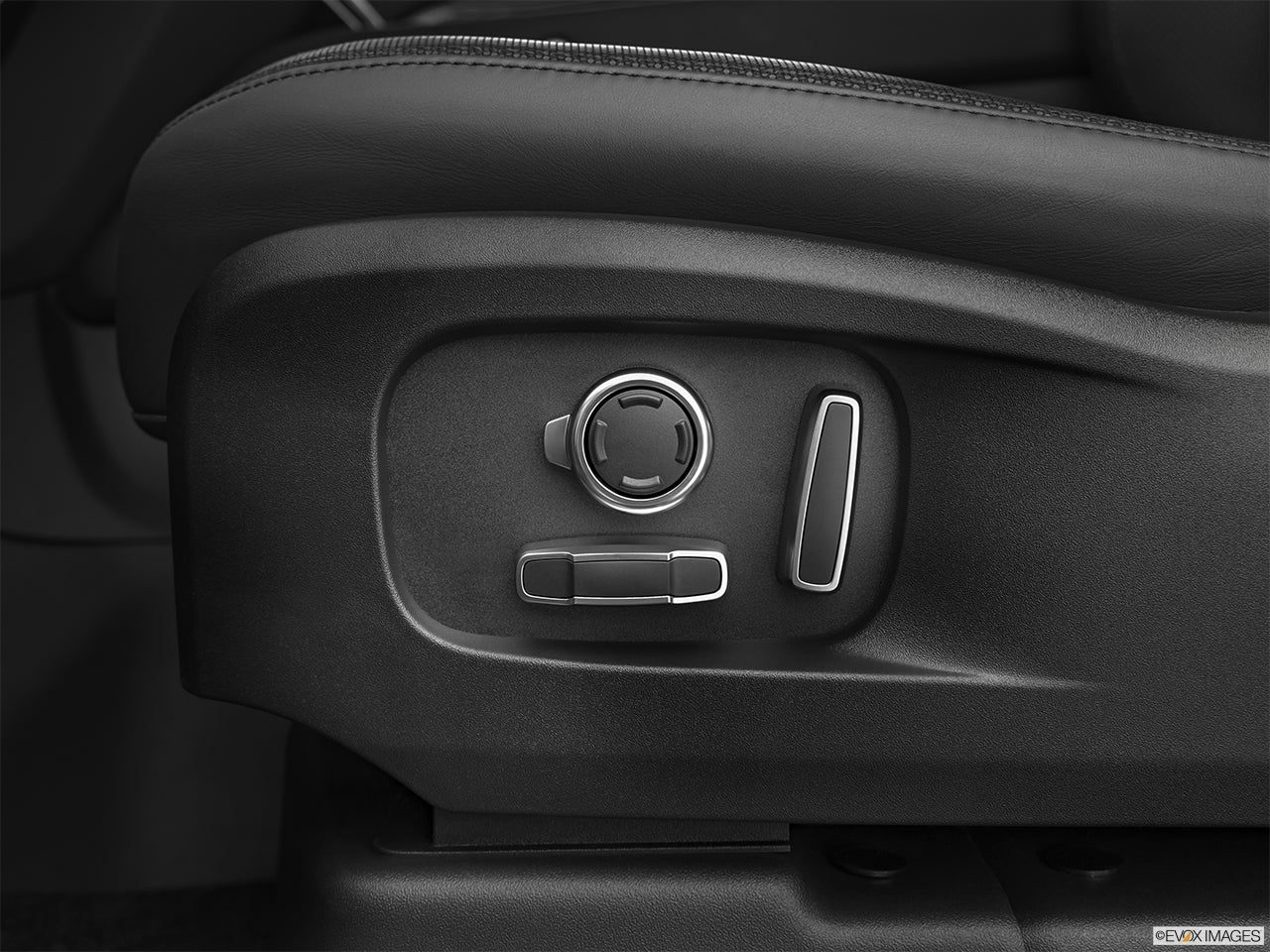 2024 Land Rover Defender photo