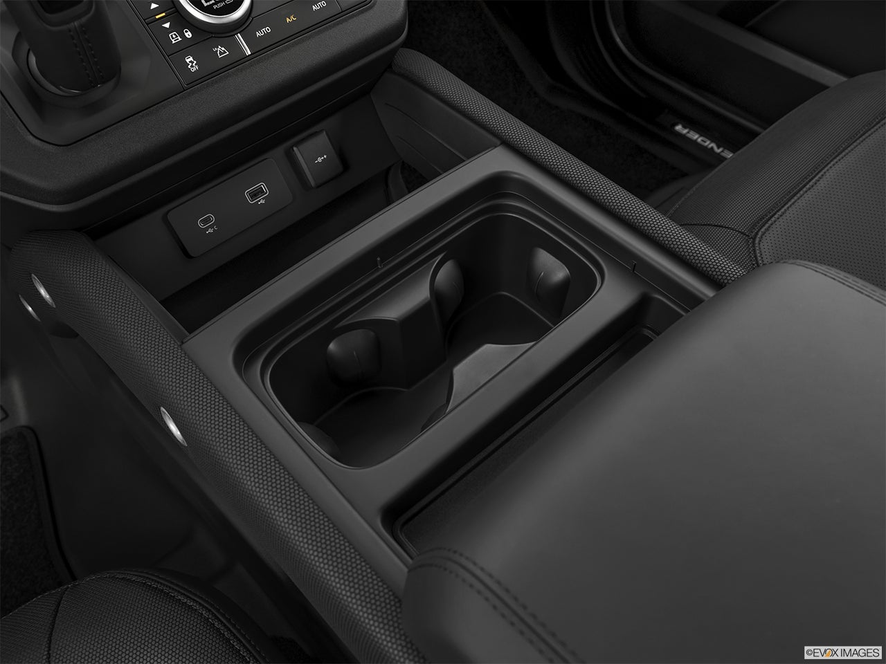 2024 Land Rover Defender photo