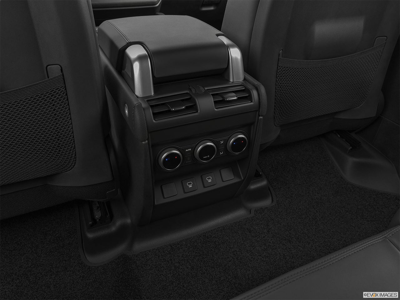 2024 Land Rover Defender photo