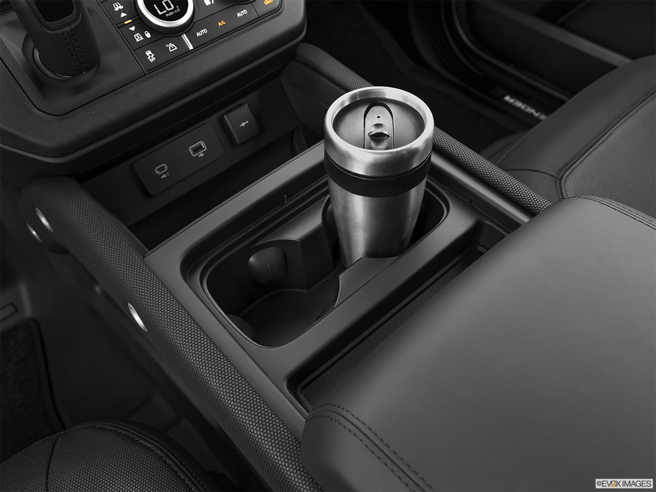 2024 Land Rover Defender photo