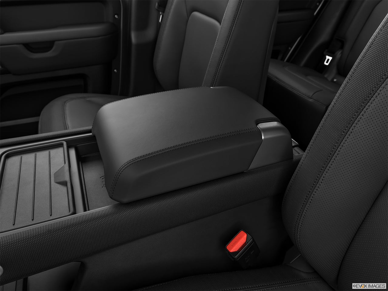 2024 Land Rover Defender photo