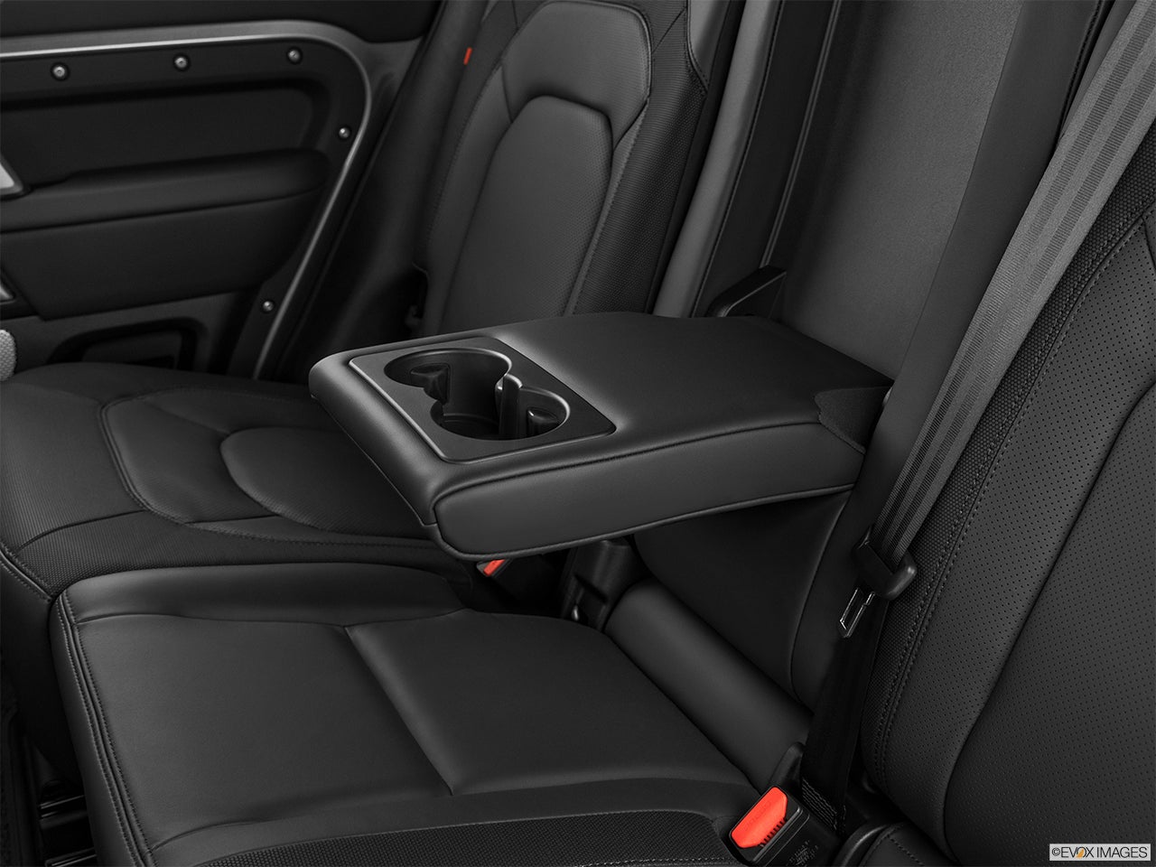 2024 Land Rover Defender photo