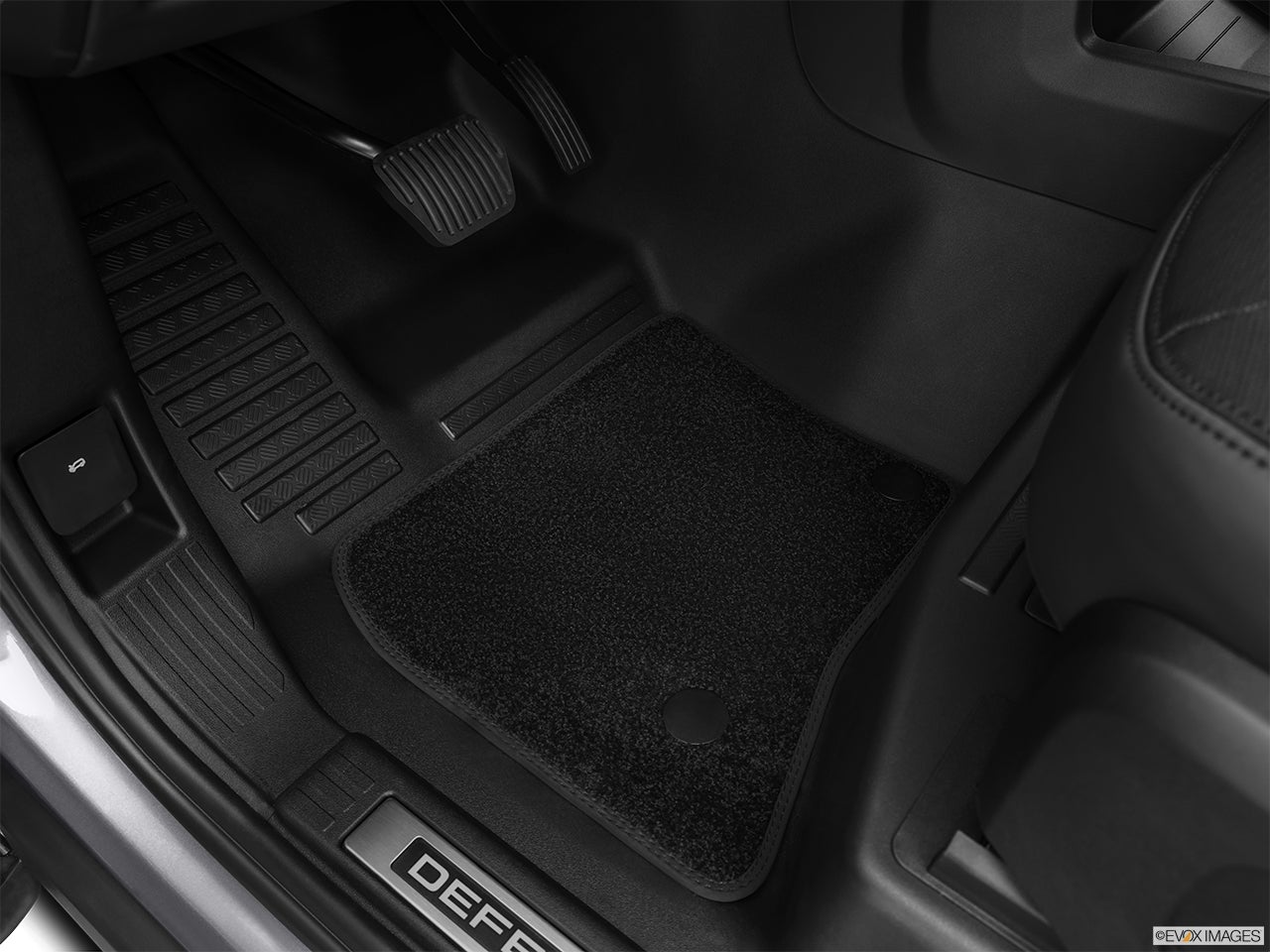 2024 Land Rover Defender photo