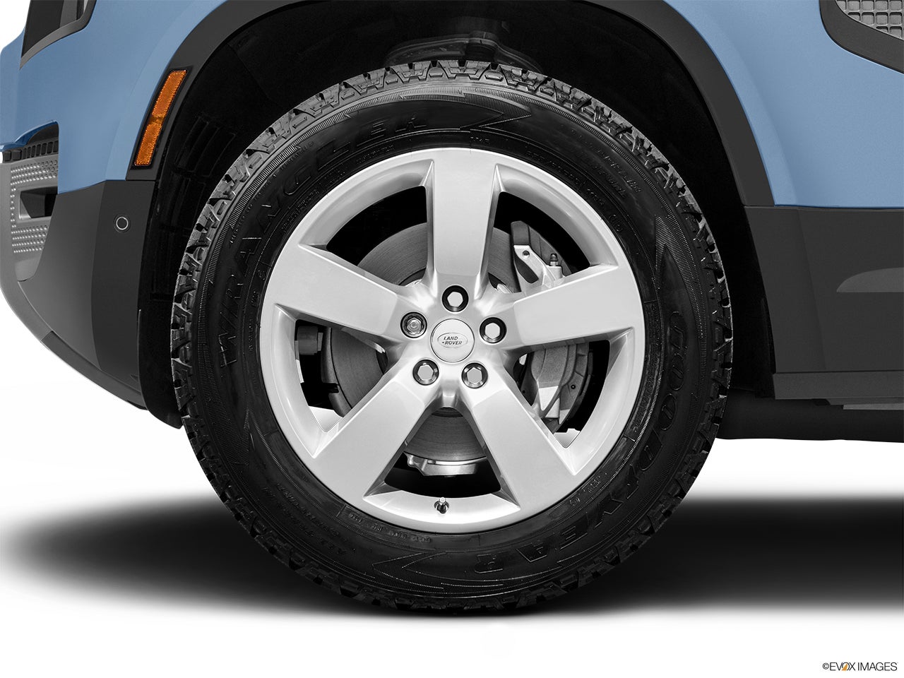 2025 Land Rover Defender photo