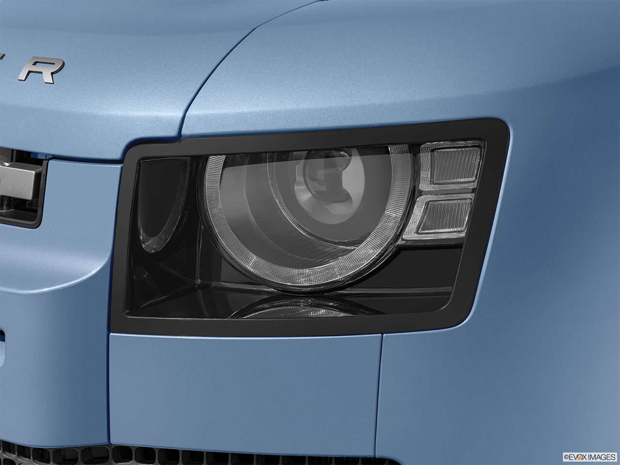 2025 Land Rover Defender photo