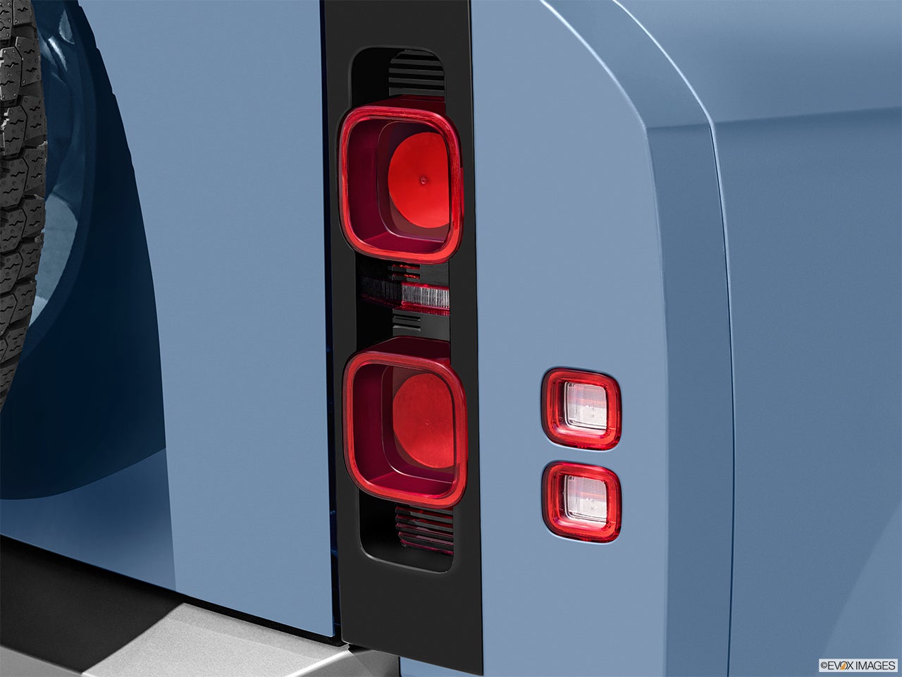 2025 Land Rover Defender photo