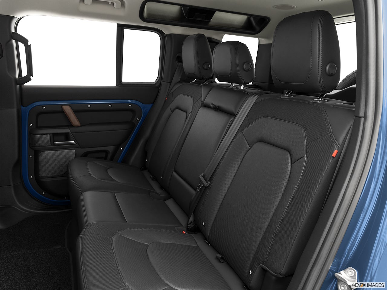 2025 Land Rover Defender photo