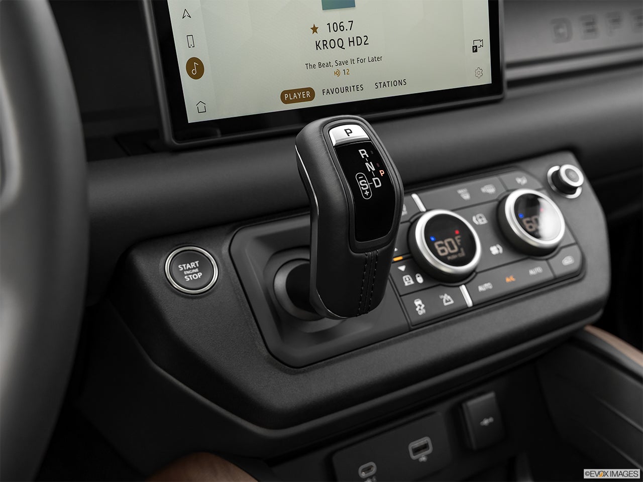 2025 Land Rover Defender photo