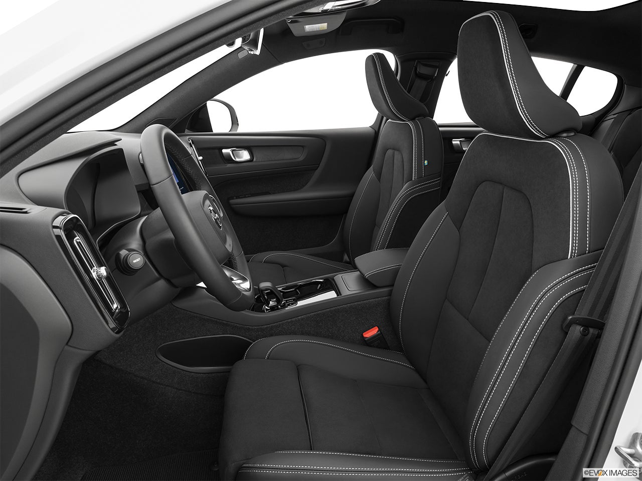 2024 Volvo C40 Recharge photo